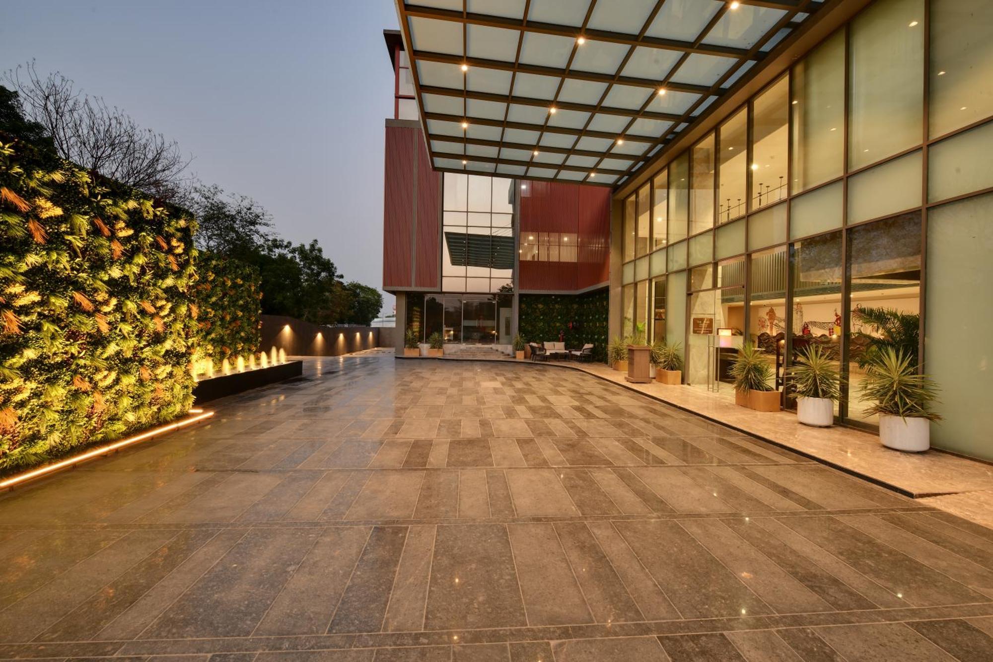 The Fern Residency, Gandhinagar Ξενοδοχείο Εξωτερικό φωτογραφία