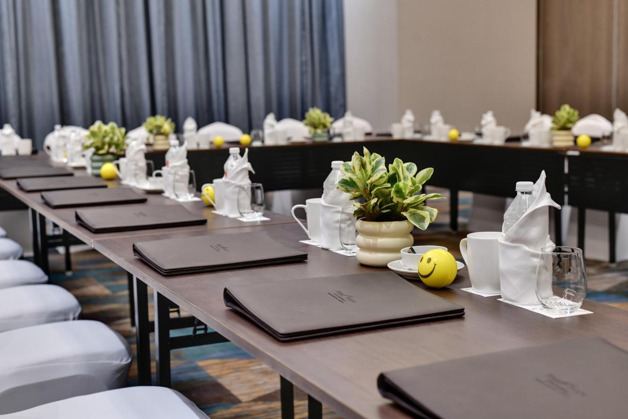 The Fern Residency, Gandhinagar Ξενοδοχείο Εξωτερικό φωτογραφία